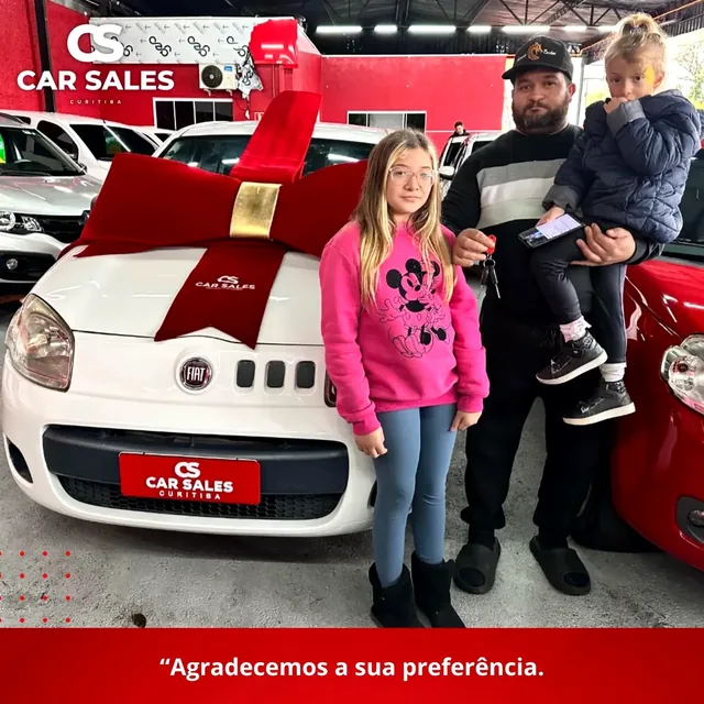 Cliente Car Sales Curitiba recebendo as chaves do veículo — entrega 4