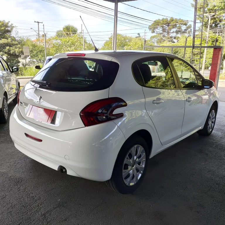 PEUGEOUT 208