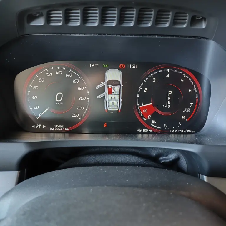 VOLVO / XC 90 T-6 MOMENTUM 2.0 320CV 5P